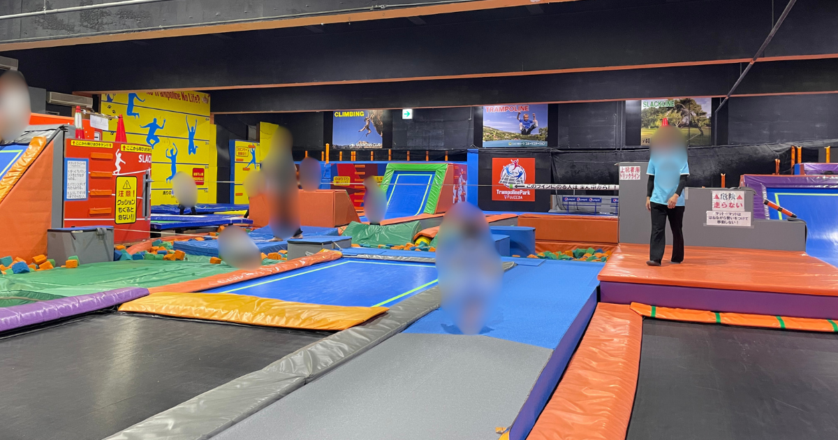 トランポリンパーク施設内2 (1)