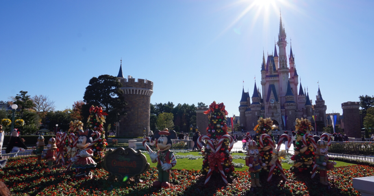 クリスマスディズニーランドシンデレラ城前デコレーション