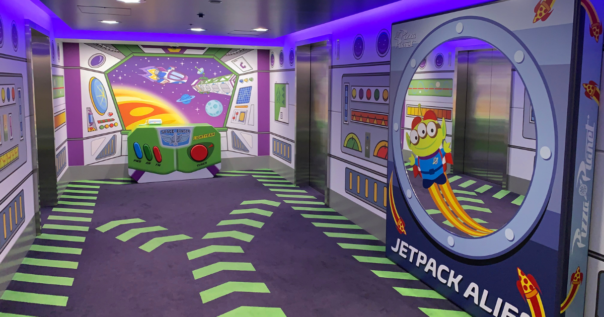 トイストーリーホテルエレベーターバズ