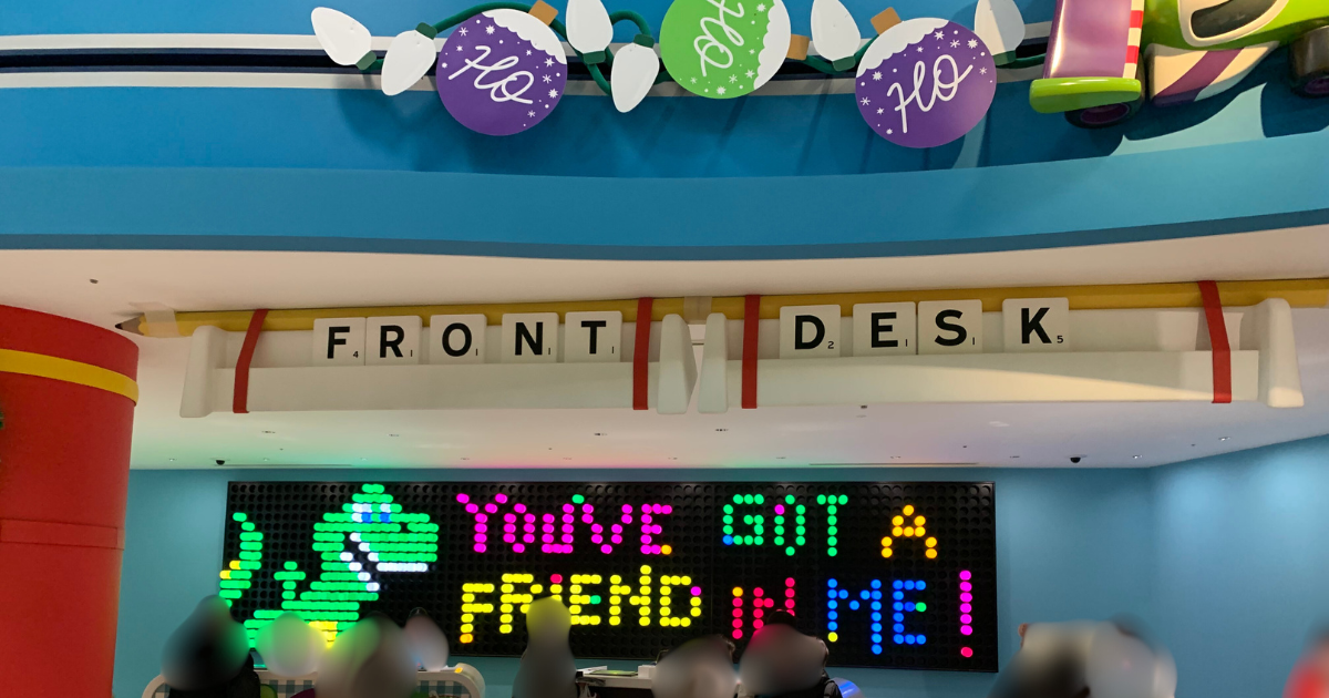 トイストーリーホテルフロントデスク