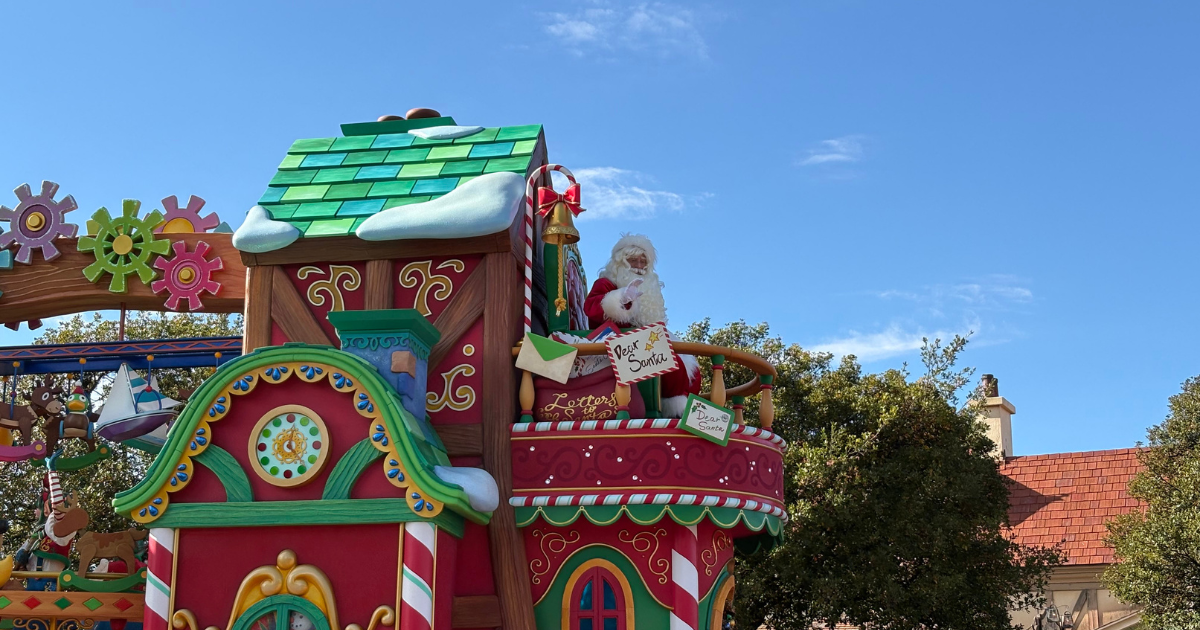 クリスマスパレードサンタクロース