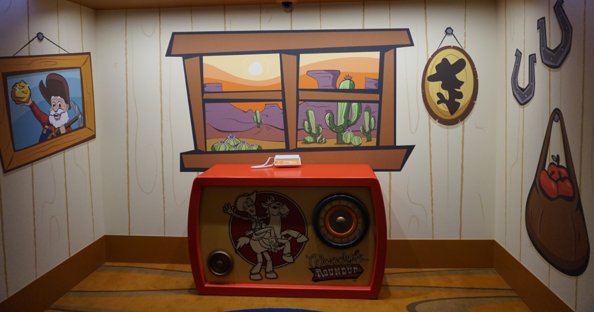 トイストーリーホテルエレベーターウッディ