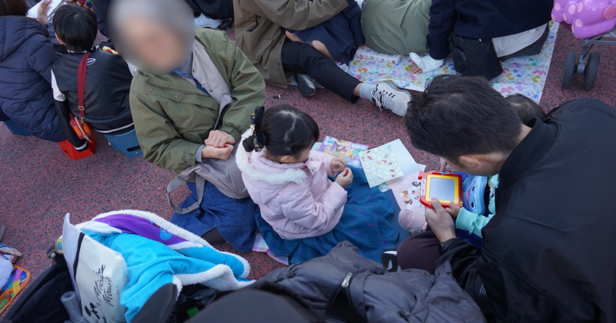 クリスマスディズニーランド開園待ち